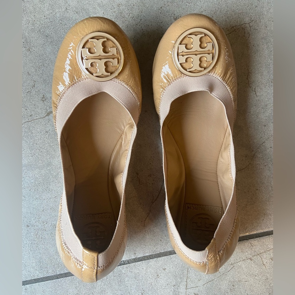 Tory Burch Caroline ballet flats! Size 7.5. Previously worn and loved!